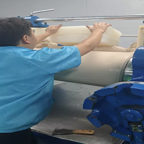 Dentro de uma fábrica de silicone de 22 anos na China: o dia a dia da oficina de mistura que determina a qualidade do produto